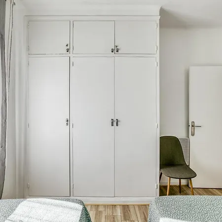 Apartment Londres Roses